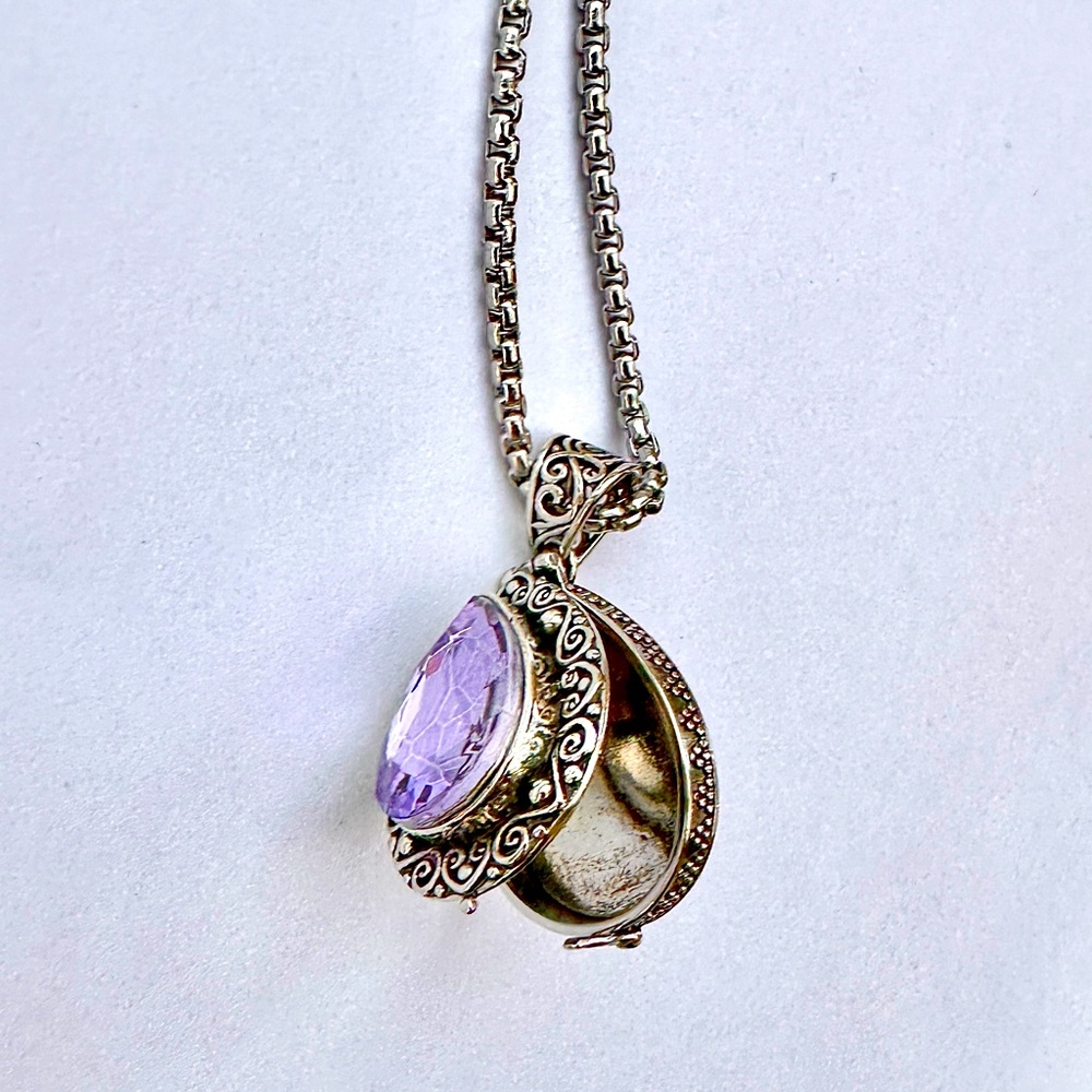 Locket necklace poison ring stash necklace opens up hidden compartment pendant